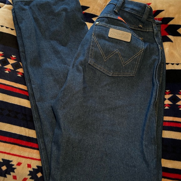 Wrangler Women's High Rise Slim Fit Cowboy Cut - 11 / 36 - Picture 4 of 5